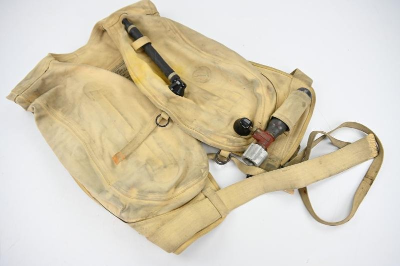 German LW Schwimmweste 10-30 B-2 — image 11