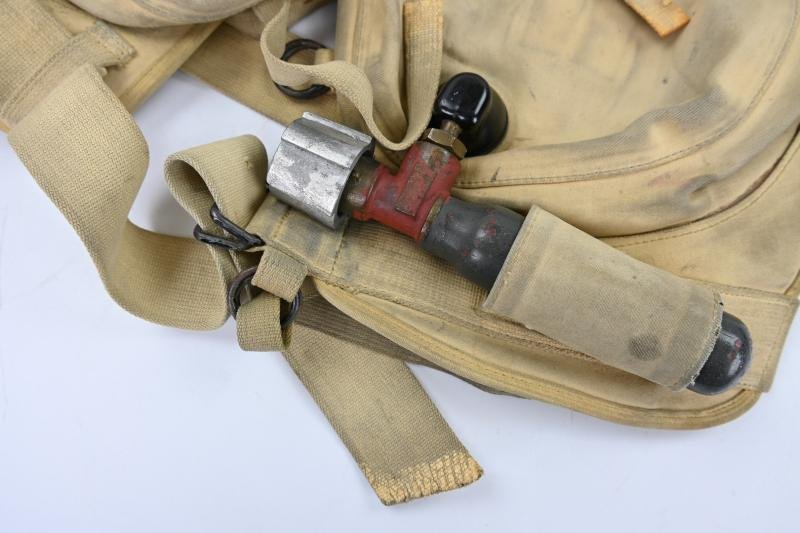 German LW Schwimmweste 10-30 B-2 — image 3