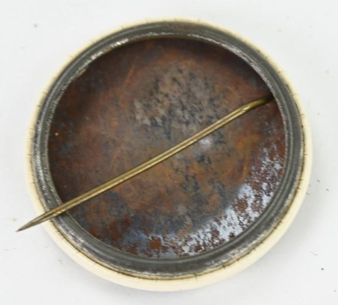 US WW2 Button 'Wanted for Murder' — image 3