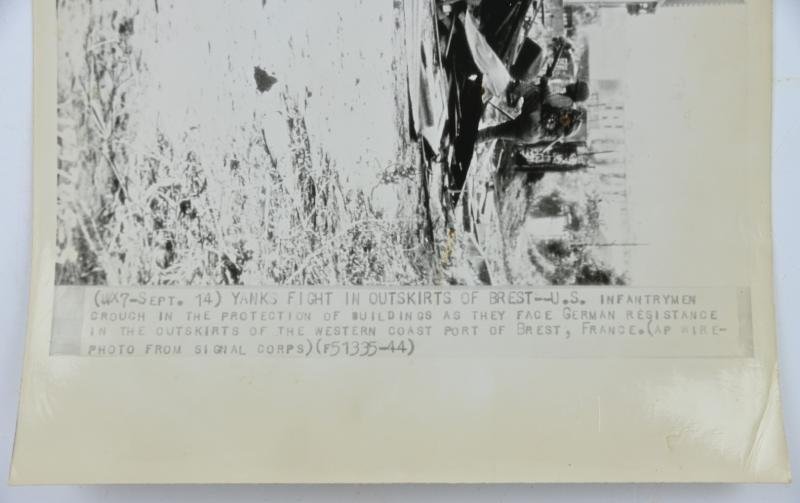 US WW2 Radiophoto 'Yanks fighting in Brest' — image 4