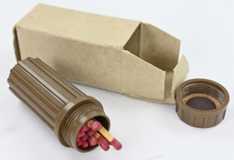 US WW2 Waterproof Matches in Case — image 4