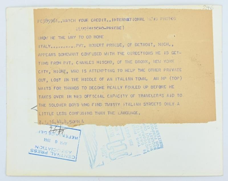 US WW2 Press Photo 'Lost in Traffic' — image 2