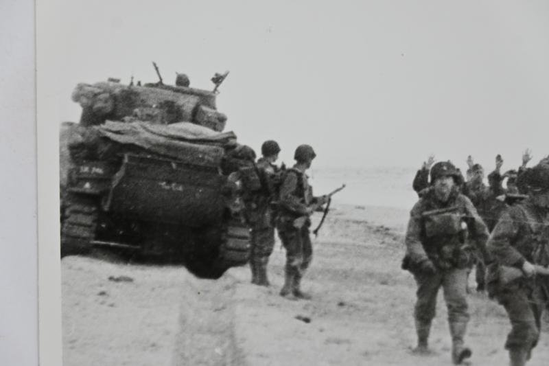 US WW2 Press Photo 'Prisoners of War on the Normandy Beach' — image 2