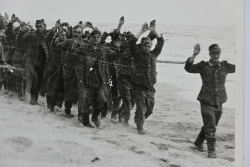 US WW2 Press Photo 'Prisoners of War on the Normandy Beach' — image 4