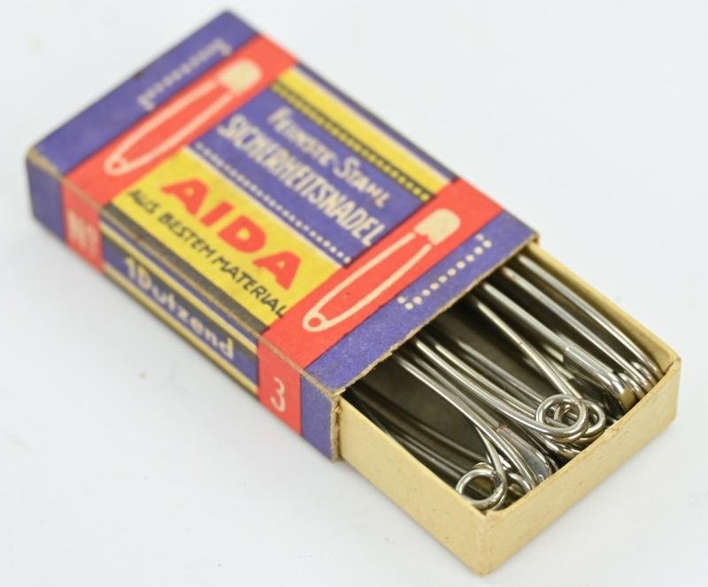 German Third Reich Safety Needles in Box — image 3