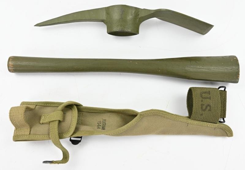 US WW2 M-1910 Pick-Mattock and carrying case — image 4