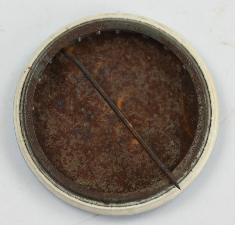 US WW2 Button 'Halt Hitler' — image 3