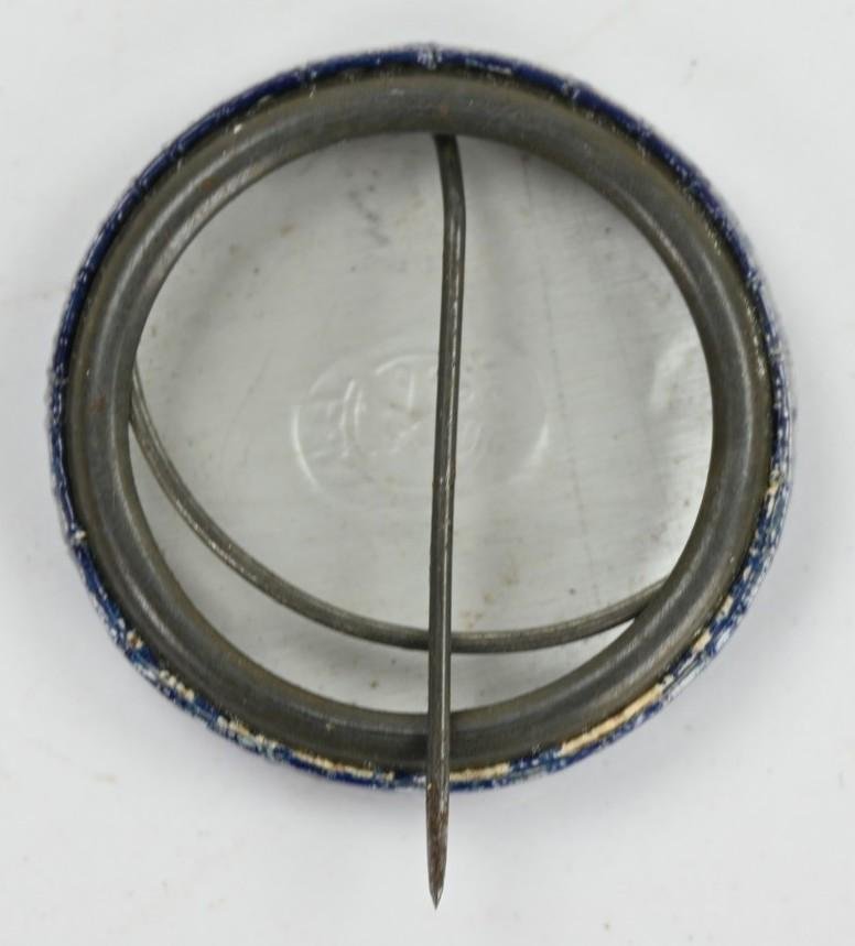 US WW2 Button 'To Hell with Hitler' — image 3