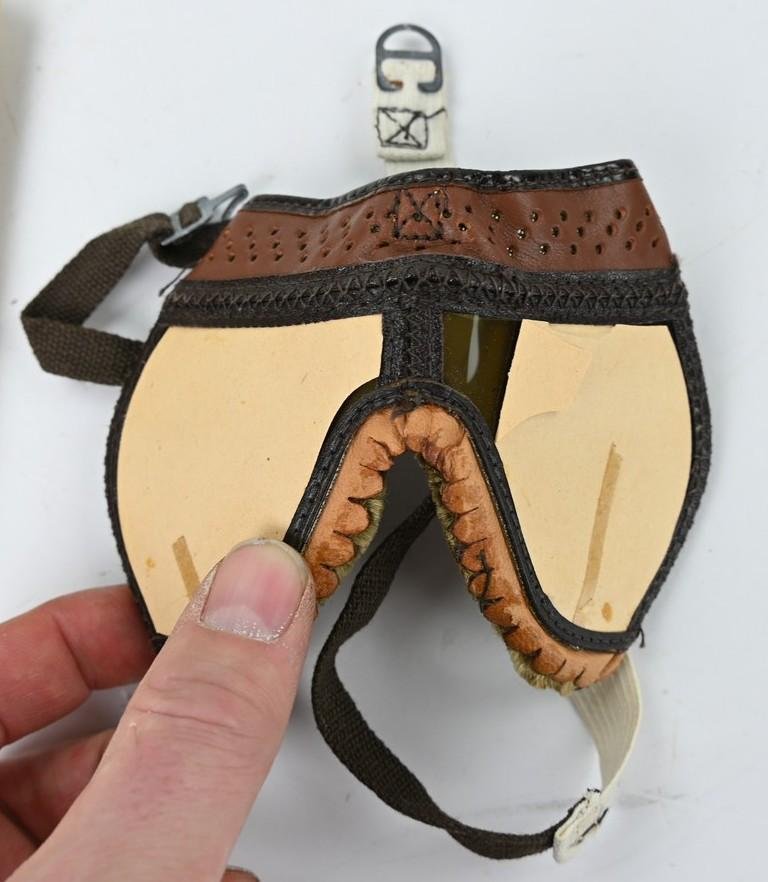 US WW2 Dust Goggles in Pouch — image 5