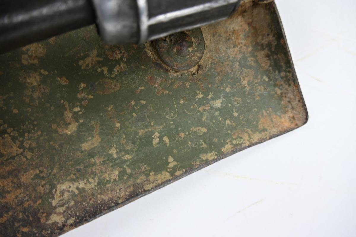 US WW2 Airborne Modified M-1943 Folding Shovel — image 8