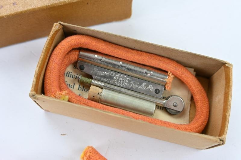 US WW2 Foxhole Black-Out Cigaret Lighter in box — image 7