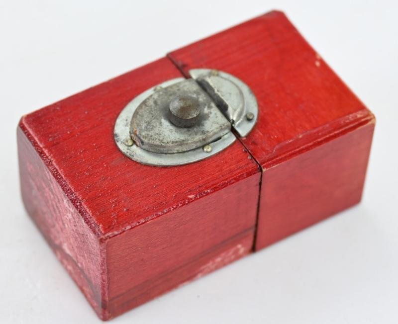 US WW2 Demolition Fuze Box — image 2