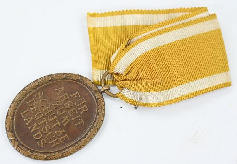 German WH Westwall Medal with pouch — image 5