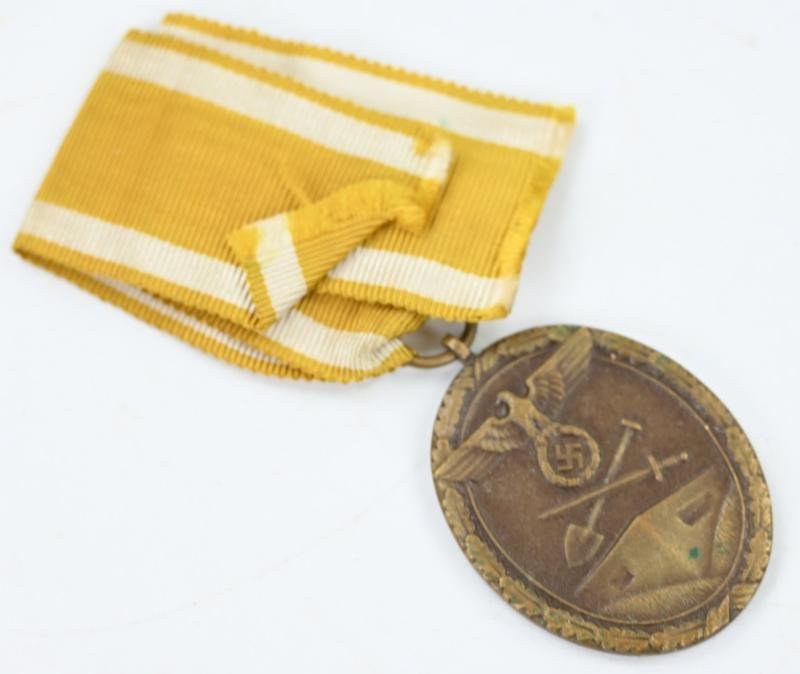 German WH Westwall Medal with pouch — image 6