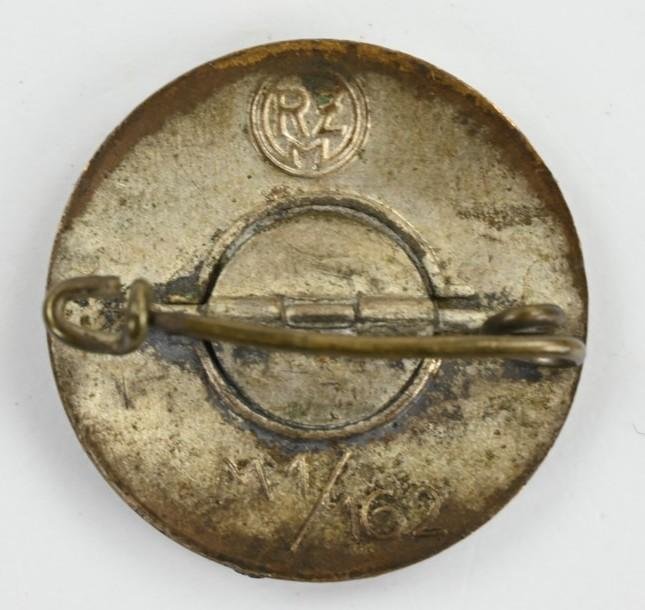 German NSDAP Party Member Badge 'M1/162' — image 4
