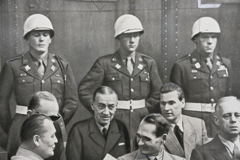 Allied Nuremberg War Trail Press Photo 'Göring & Hess' — image 4