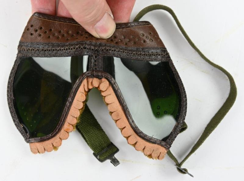 US WW2 M43 Goggles in Pouch — image 4