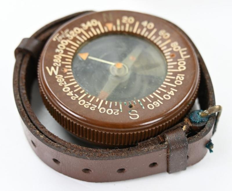 US WW2 Paratrooper Compass in Box — image 3