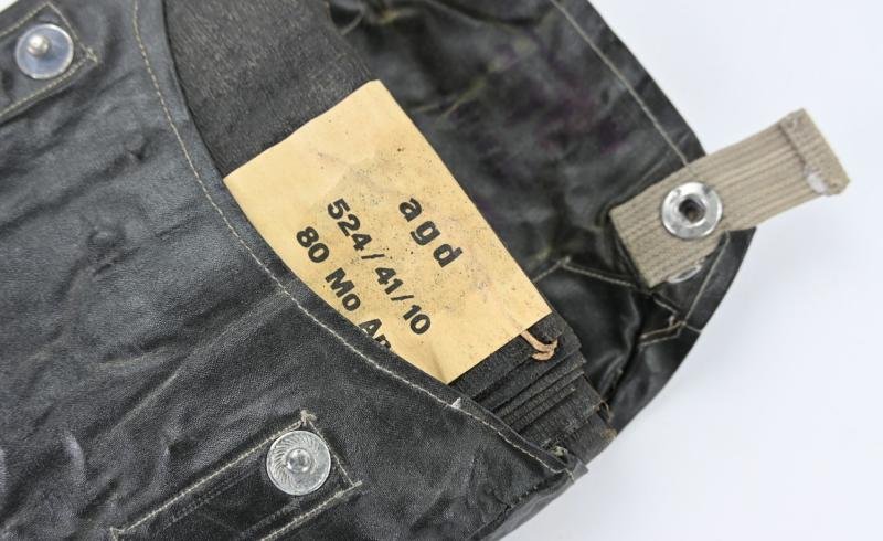 German WH M31 Gascape with Pouch — image 6