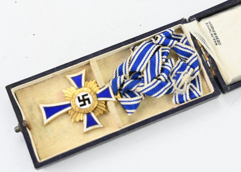 German Mother Cross in Gold with Case — image 5