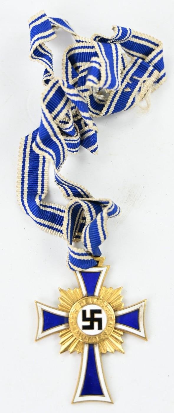 German Mother Cross in Gold with Case — image 7