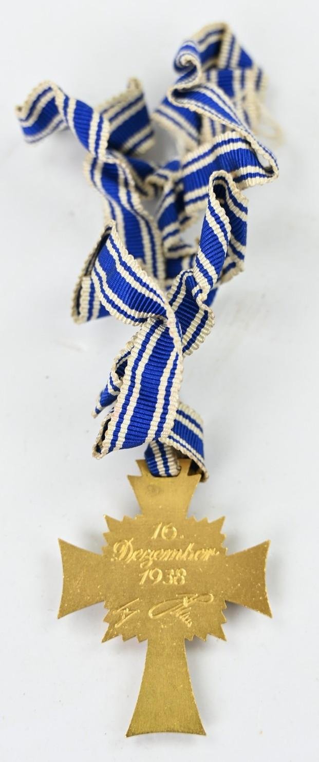 German Mother Cross in Gold with Case — image 8