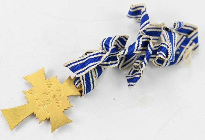 German Mother Cross in Gold with Case — image 9