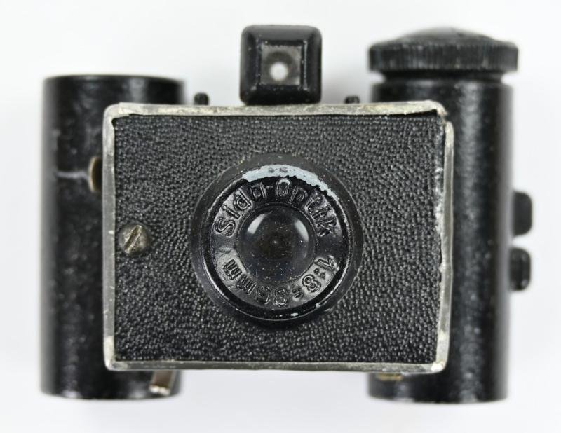 German Third Reich Period Sida Small Pocket Camera in Pouch — image 2