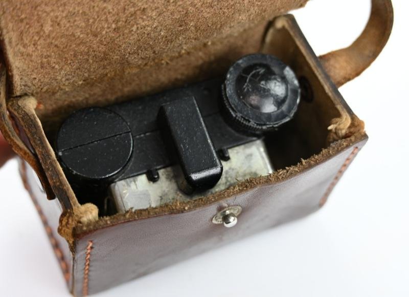 German Third Reich Period Sida Small Pocket Camera in Pouch — image 7