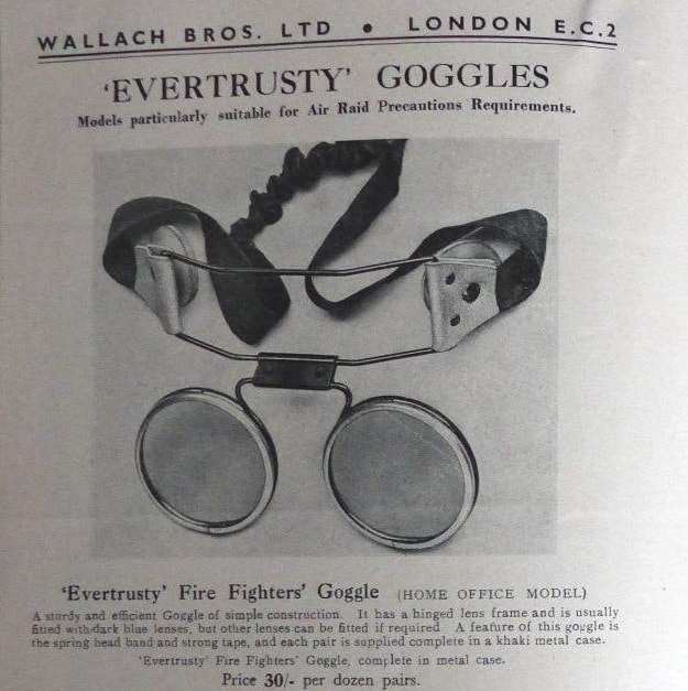 117) Excellent Original WW2 ARP Evertrusty Incendiary Fire Fighting Goggles & Tin — image 3