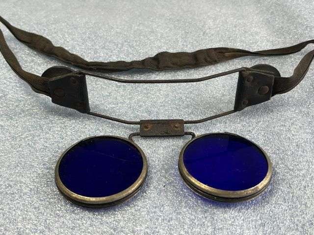 117) Excellent Original WW2 ARP Evertrusty Incendiary Fire Fighting Goggles & Tin — image 4