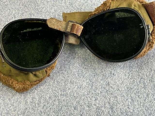 22) Good Original WW2 US Army Ski & Mountain Troops Goggles & Issue Case — image 4