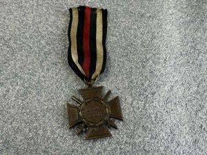 25) Excellent Original WW1 German Hindenburg Cross of Honour Medal