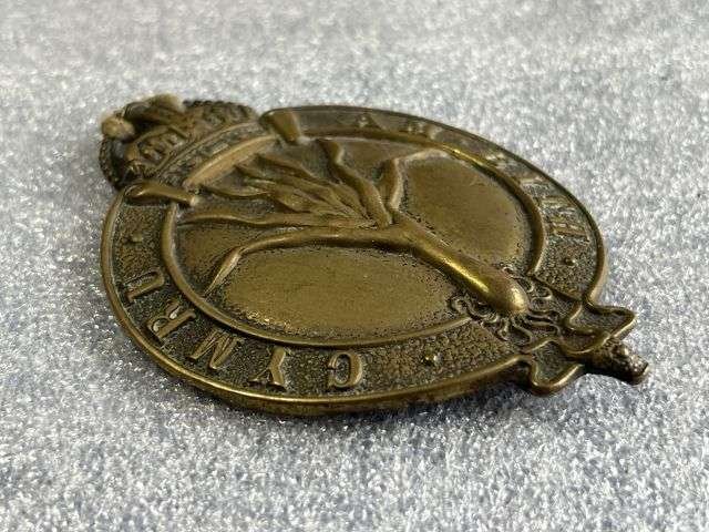 26) Lovely Large Original WW1 WW2 Welsh Guards Valise Badge — image 2