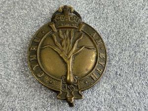 26) Lovely Large Original WW1 WW2 Welsh Guards Valise Badge