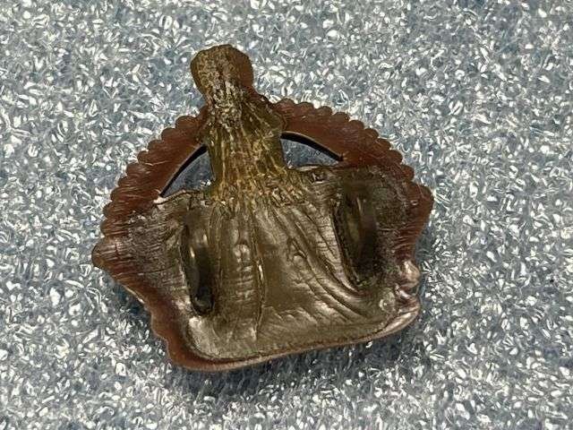 105) Excellent Original WW2 British Army Officers Brown Bakelite Rank Crowns and Pip — image 3