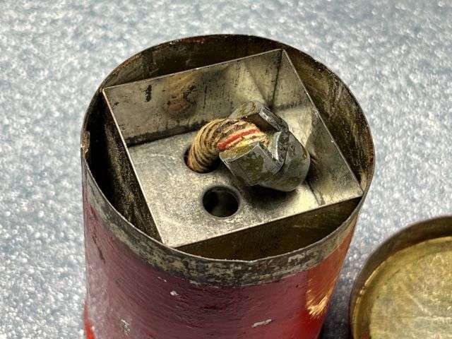 108) Excellent Original WW2 British Army Mills Grenade Detonator Tin Dated 1945 — image 5