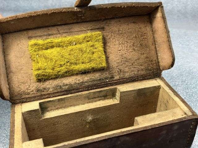 79) Excellent Original WW2 British Army Issue Vickers Machine Gun Clinometer Leather Case 1945 — image 12