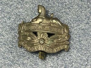 91) Lovely Original WW1 WW2 Gloucestershire Regiment White Metal Cap …