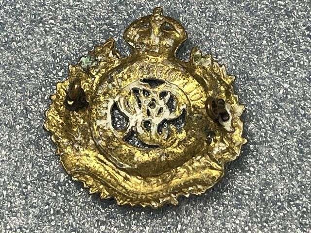 95) Excellent Original WW2 Royal Canadian Engineers Cap Badge — image 2