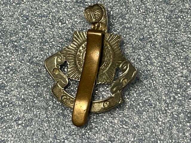 96) Original WW1 WW2 Royal Sussex Regt Bi Metal Cap Badge — image 2