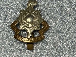 96) Original WW1 WW2 Royal Sussex Regt Bi Metal Cap …