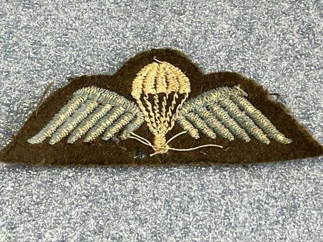 61) Good Original Late WW2 – 1950s Era Uniform Removed British Para Jump Wings — image 3