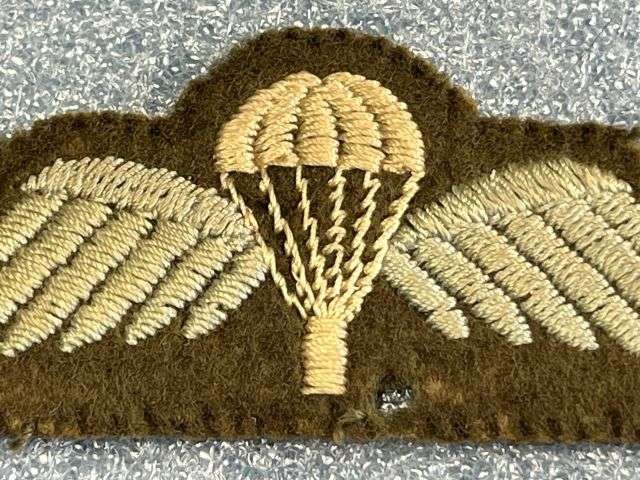 61) Good Original Late WW2 – 1950s Era Uniform Removed British Para Jump Wings — image 5