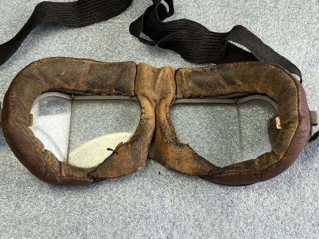 65) Good Original Vintage RAF Issue MKVIII Flying Goggles In Used Condition — image 3