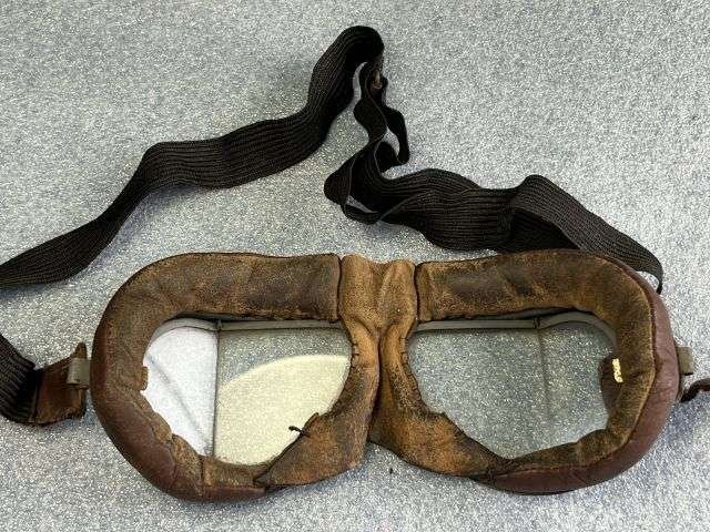 65) Good Original Vintage RAF Issue MKVIII Flying Goggles In Used Condition — image 4