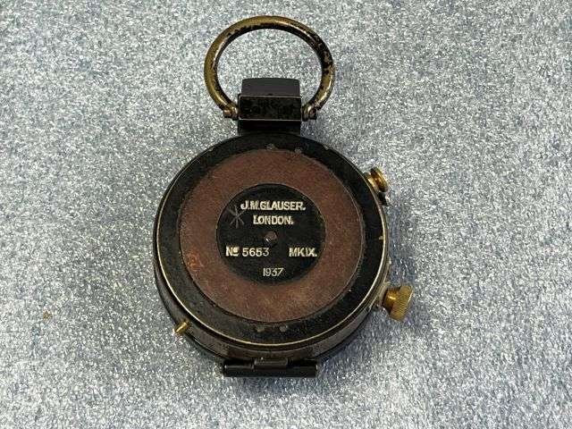 68) Excellent Original WW2 Verner's Pat British Army Issue Marching Compass Dated 1937 & Issue 37 Pat Case — image 7