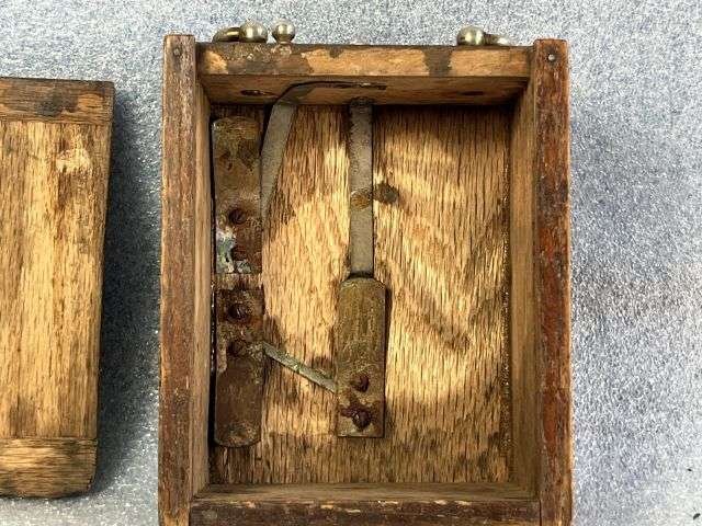 72) Good Original WW1 British Army Officers Wooden Battery Lamp — image 4