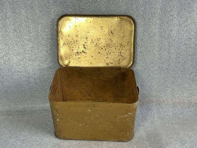 76) Excellent Original WW2 British Civilian Issue Gas Mask Private Purchase Metal Carry Case. — image 3