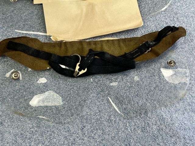 56) Excellent Set of Early WW2 British Army Anti-Gas Eyeshields MKII In Early Card Box Dated January 1940 — image 3